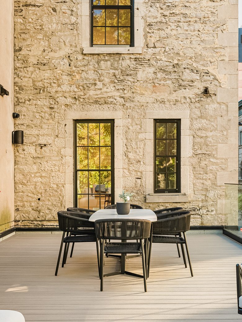 Maison Mont terrace